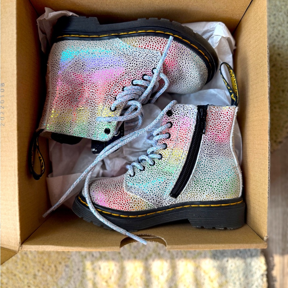 Dr. Martens Kids Iridescent Rainbow Glitter Lace-Up Boots